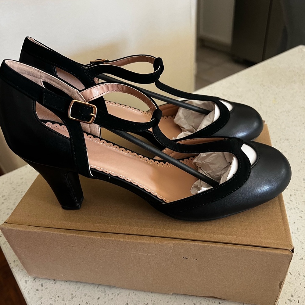 NEW Journee Womens Olina Mary Jane Pumps with T-Strap, Black, 11W